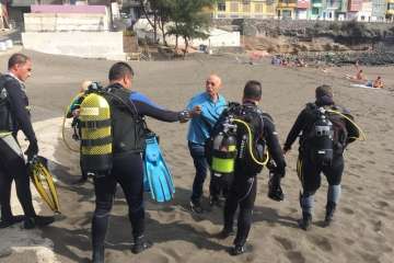 La limpieza de fondos marinos de La Garita 'rueda' con éxito (Foto TA)